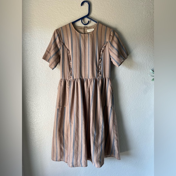 Roolee Dresses & Skirts - Roolee Mom Women’s Striped Ruffle Trim Short Sleeve Midi Dress Tan Blue Sz XS